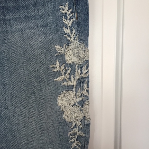 Blanknyc Embroidered Tassel-Hem Jeans Waist 29” - Picture 5 of 12